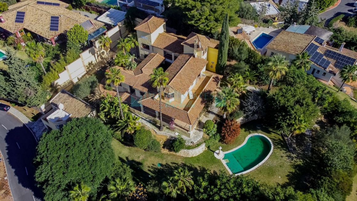 Villa en venta en  El Rosario, Marbella Este