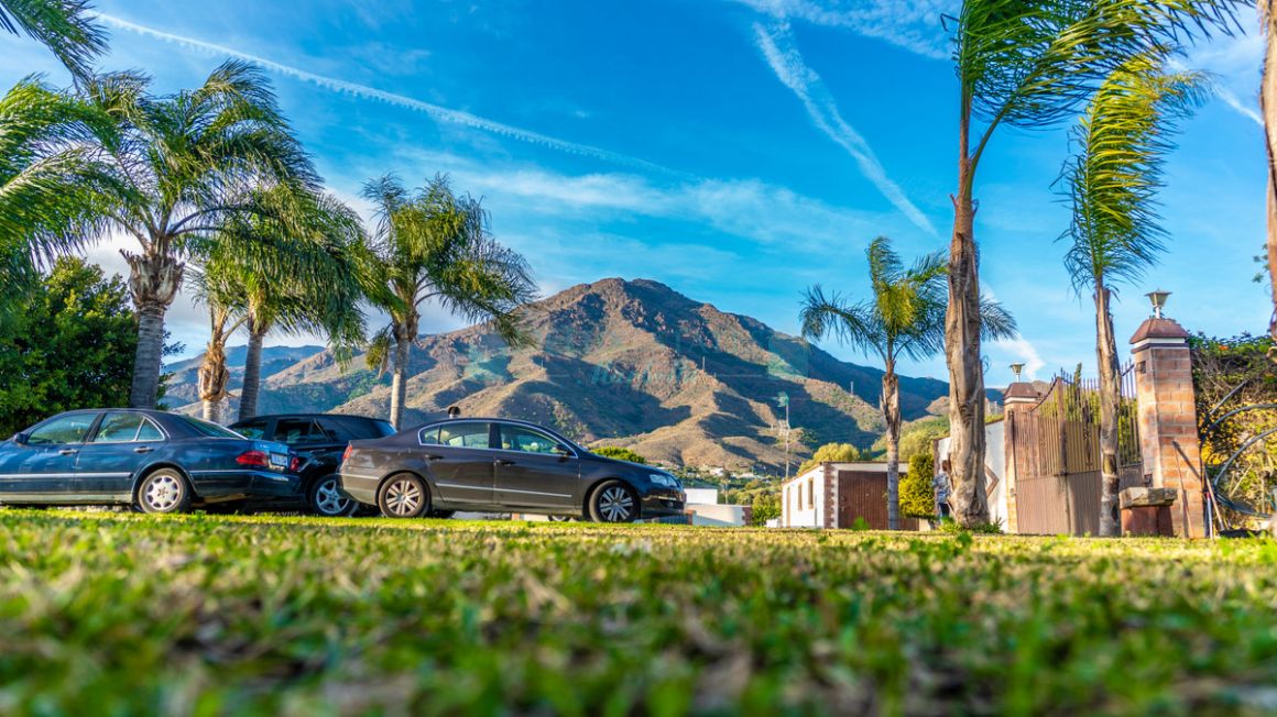 Finca for sale in Estepona