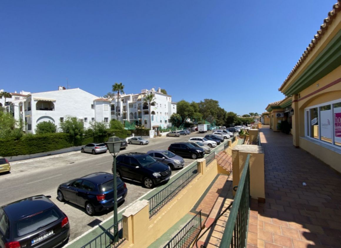 Office for sale in Atalaya, Estepona