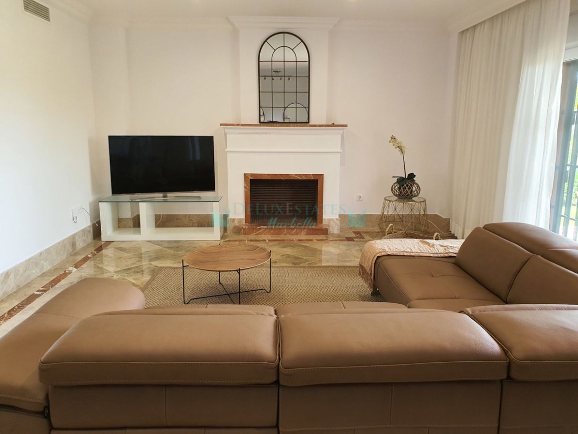 Semi Detached Villa for rent in Santa Clara, Marbella East