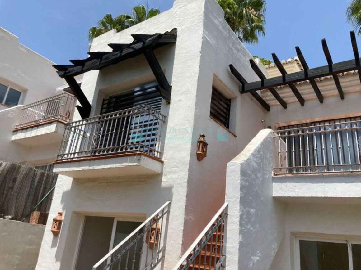 Town House for sale in Istan