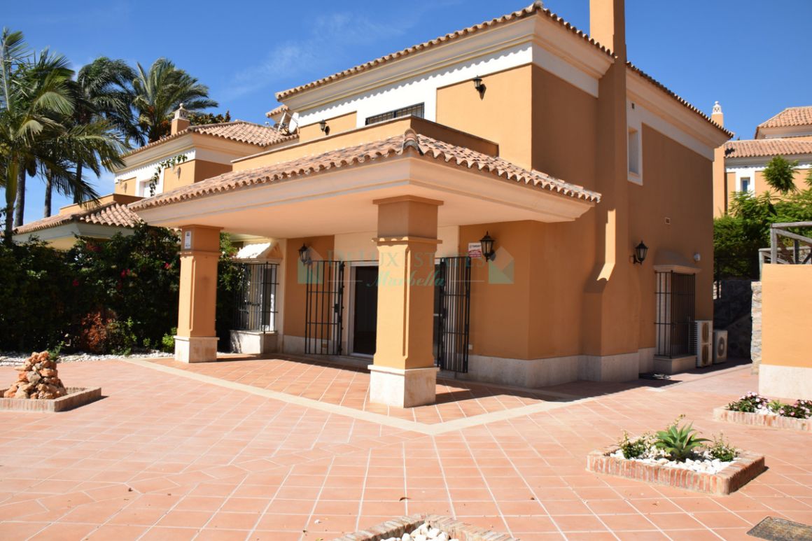 Semi Detached Villa for rent in Santa Clara, Marbella East