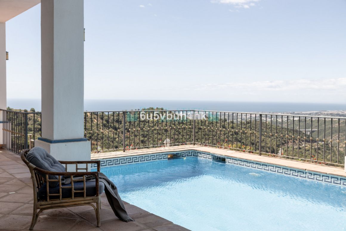 Town House for sale in Istan