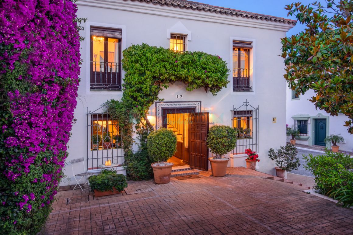 Semi Detached Villa for sale in Guadalmina Baja, San Pedro de Alcantara