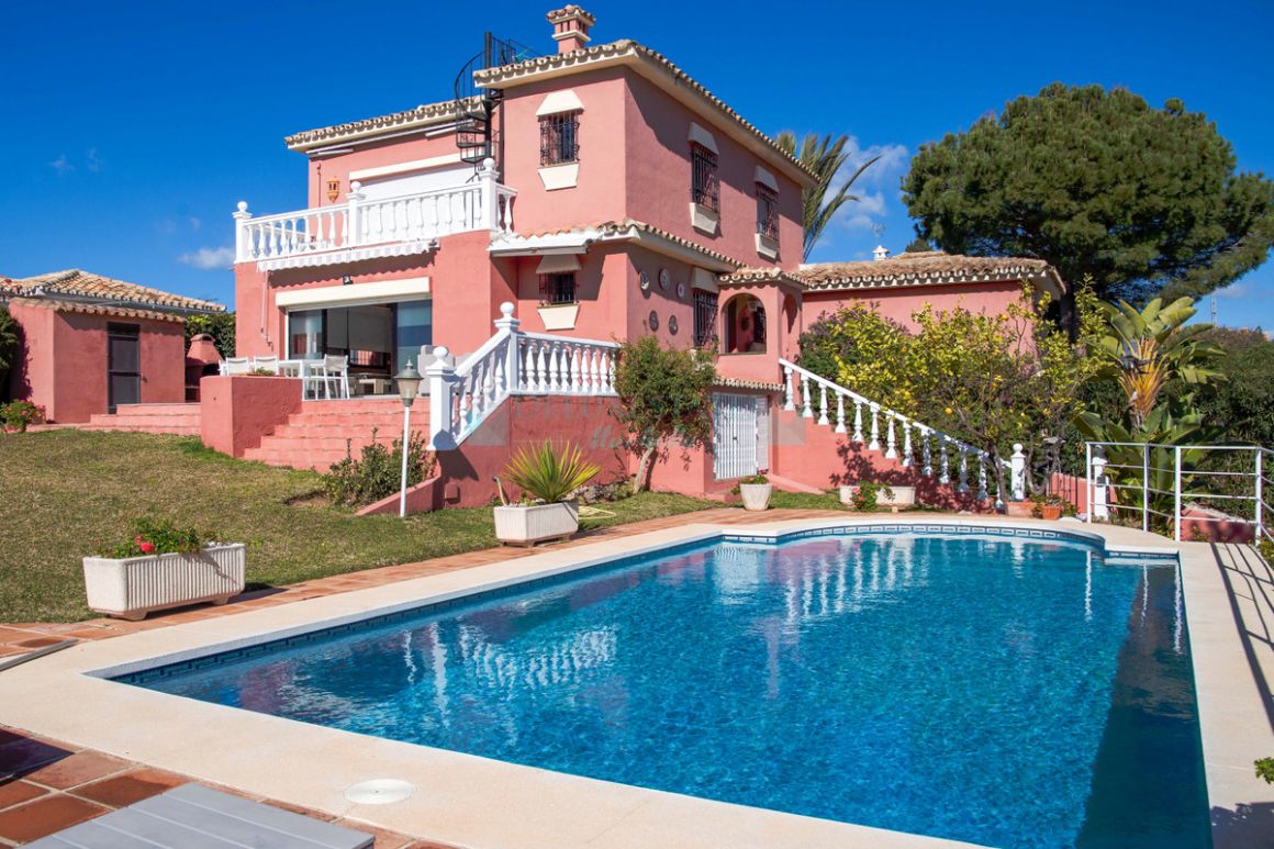 Villa for rent in Nueva Andalucia