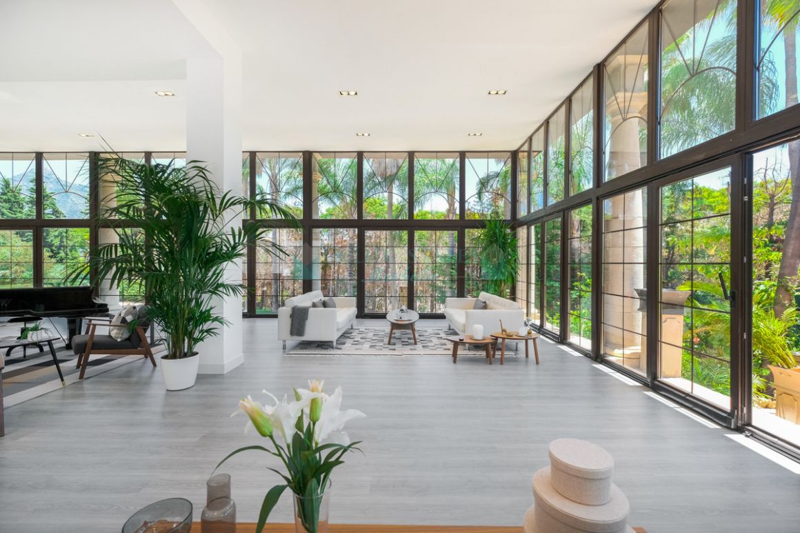 Villa for sale in Nueva Andalucia