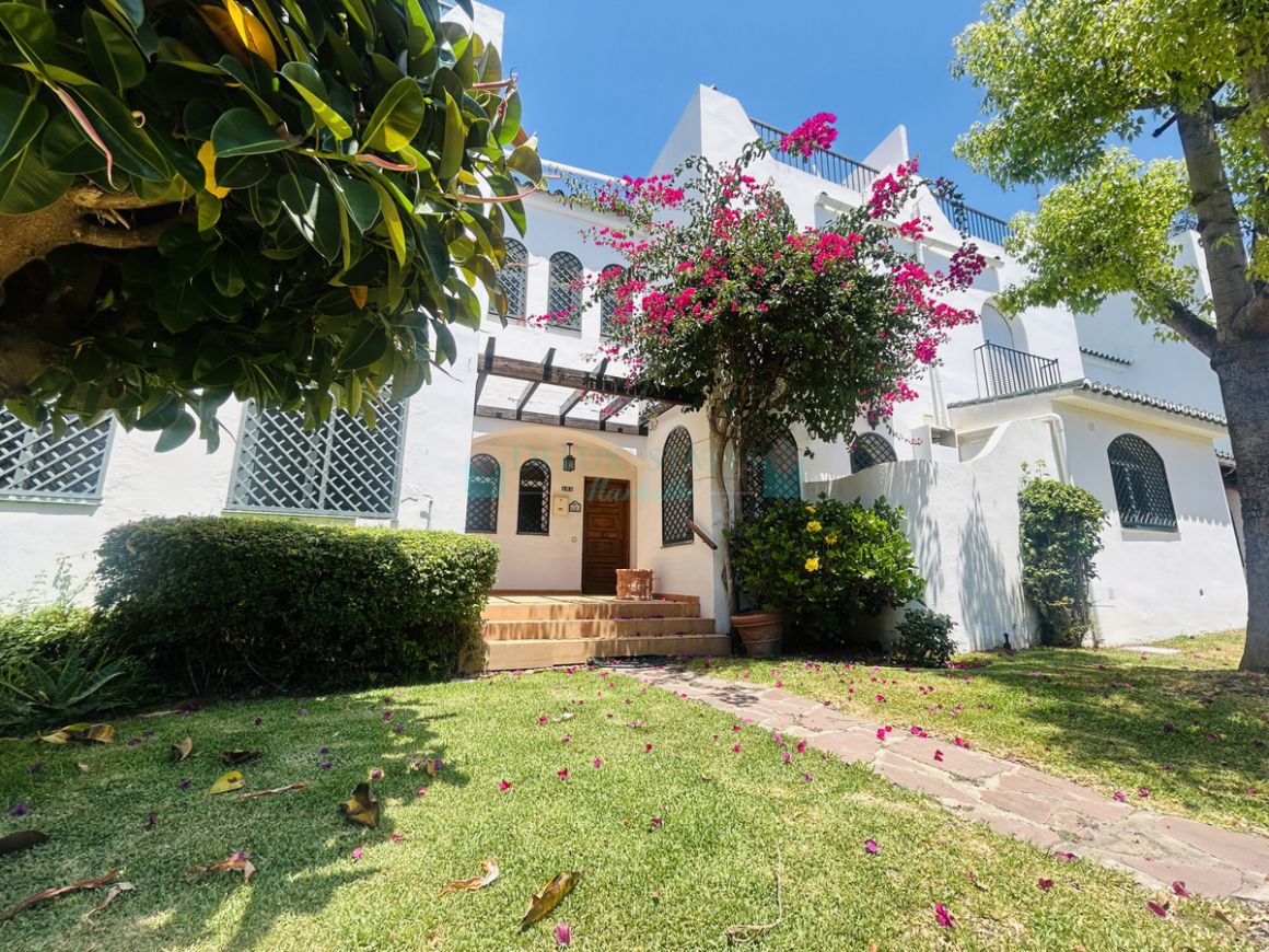 Town House for sale in Nueva Andalucia