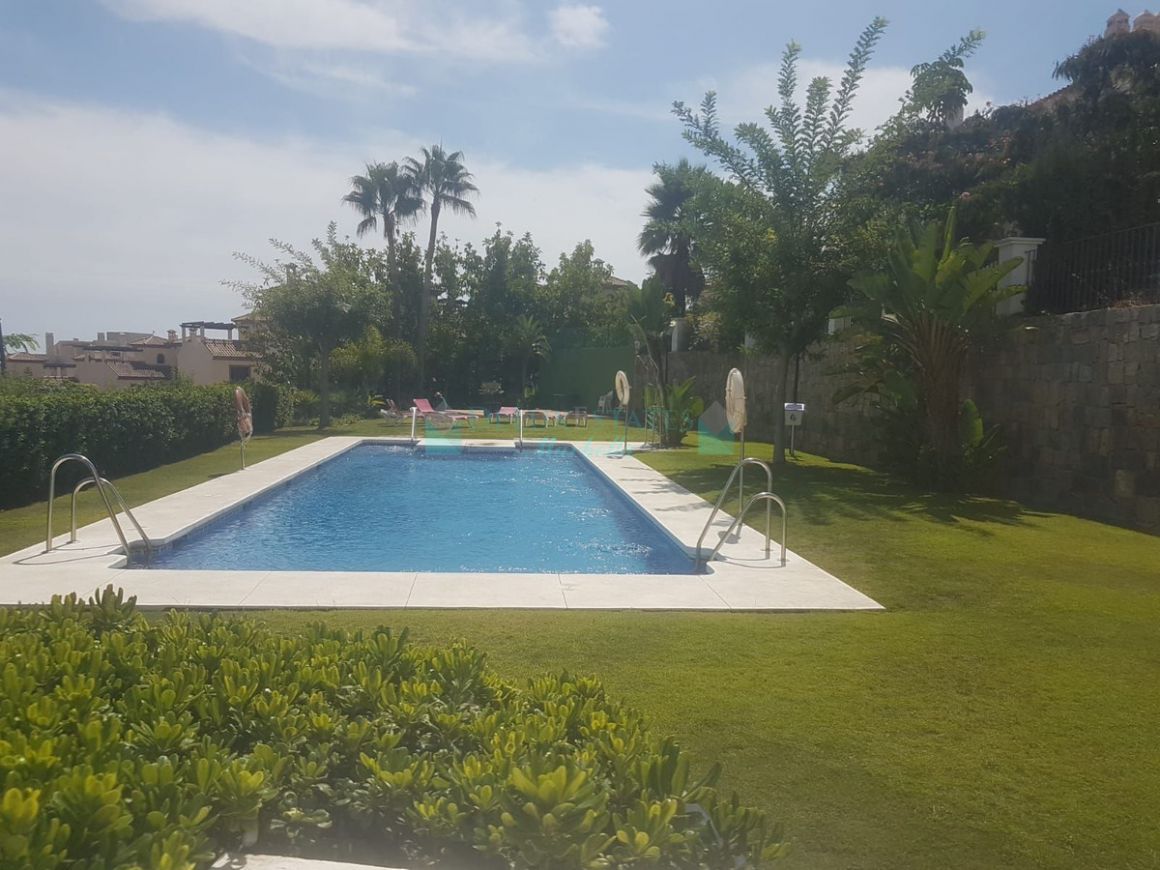 Town House for sale in El Paraiso, Estepona