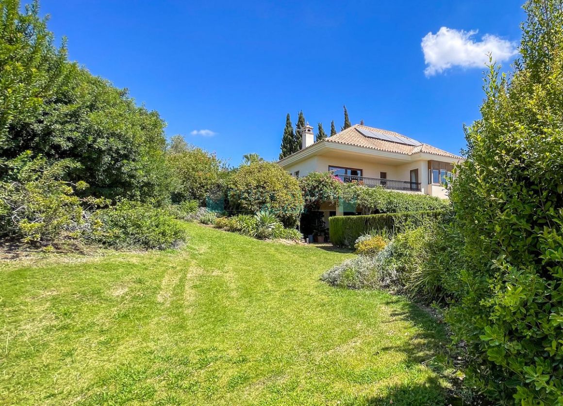 Villa for rent in El Rosario, Marbella East