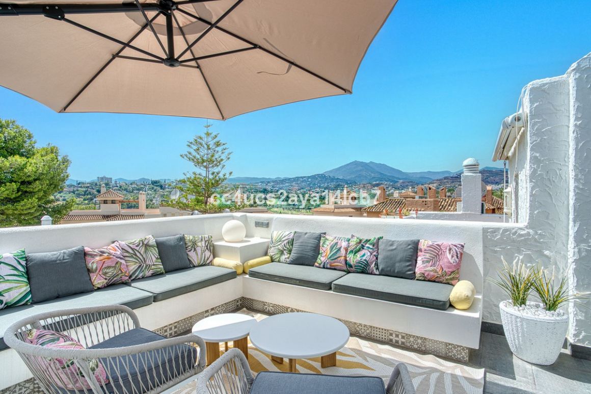 Town House for sale in Nueva Andalucia