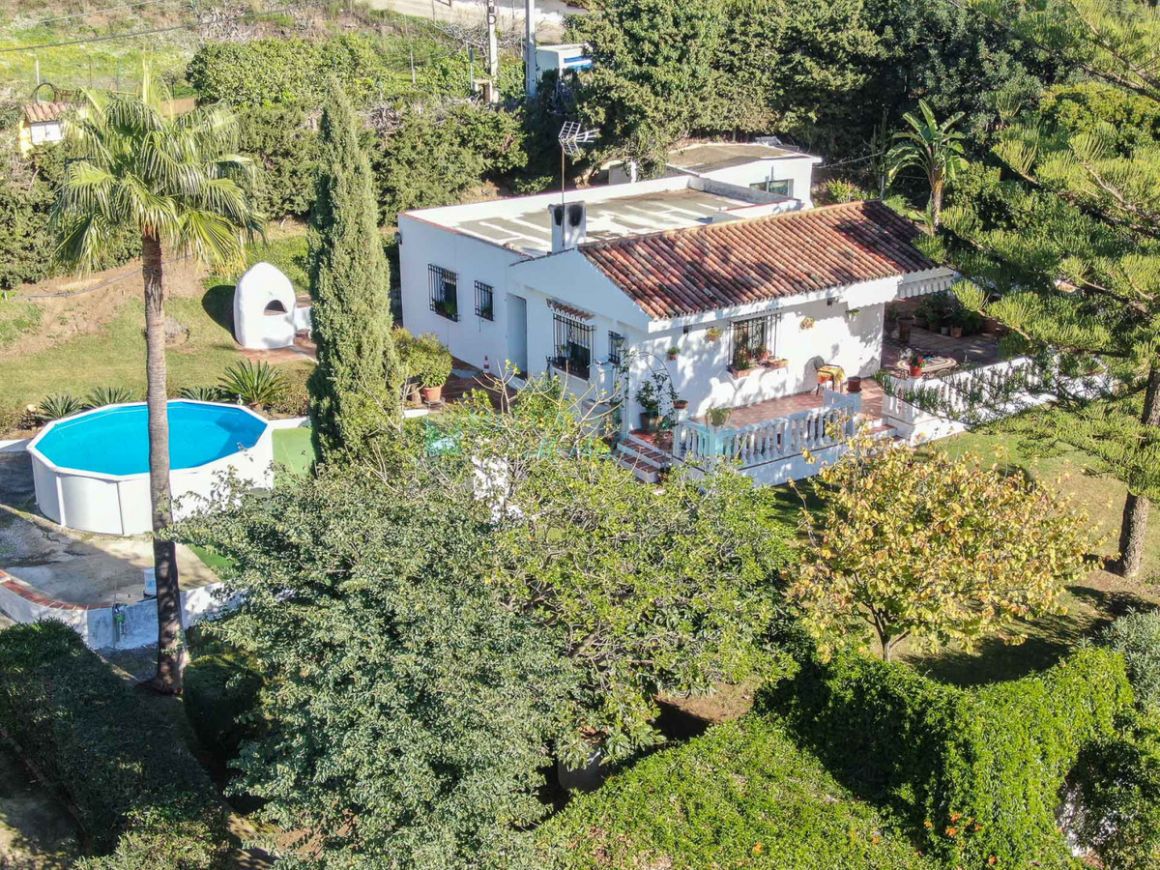 Finca for sale in Estepona