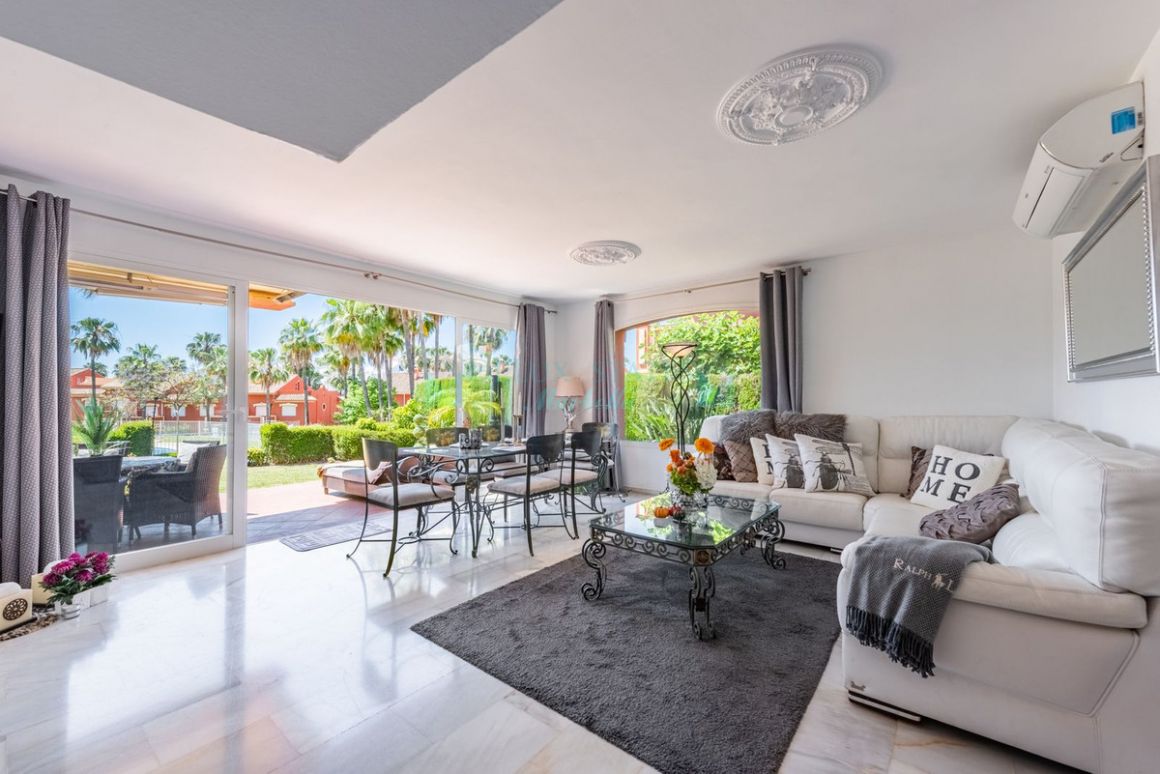 Town House for sale in Atalaya, Estepona