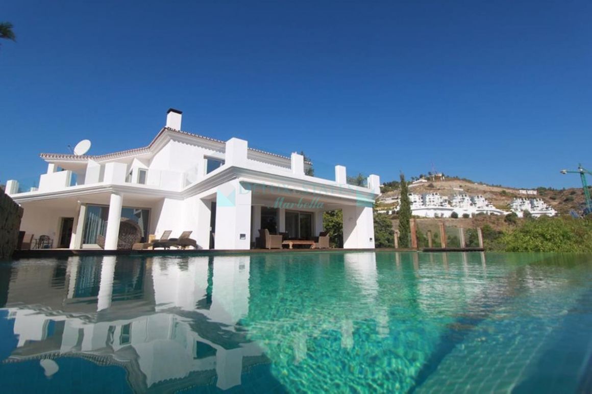 Villa for sale in La Quinta, Benahavis