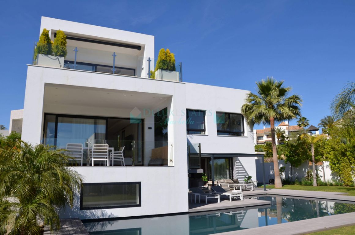 Villa for rent in El Paraiso, Estepona
