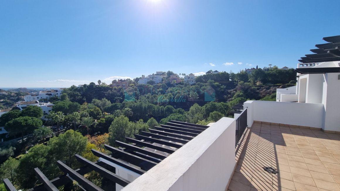 Penthouse for sale in La Quinta, Benahavis