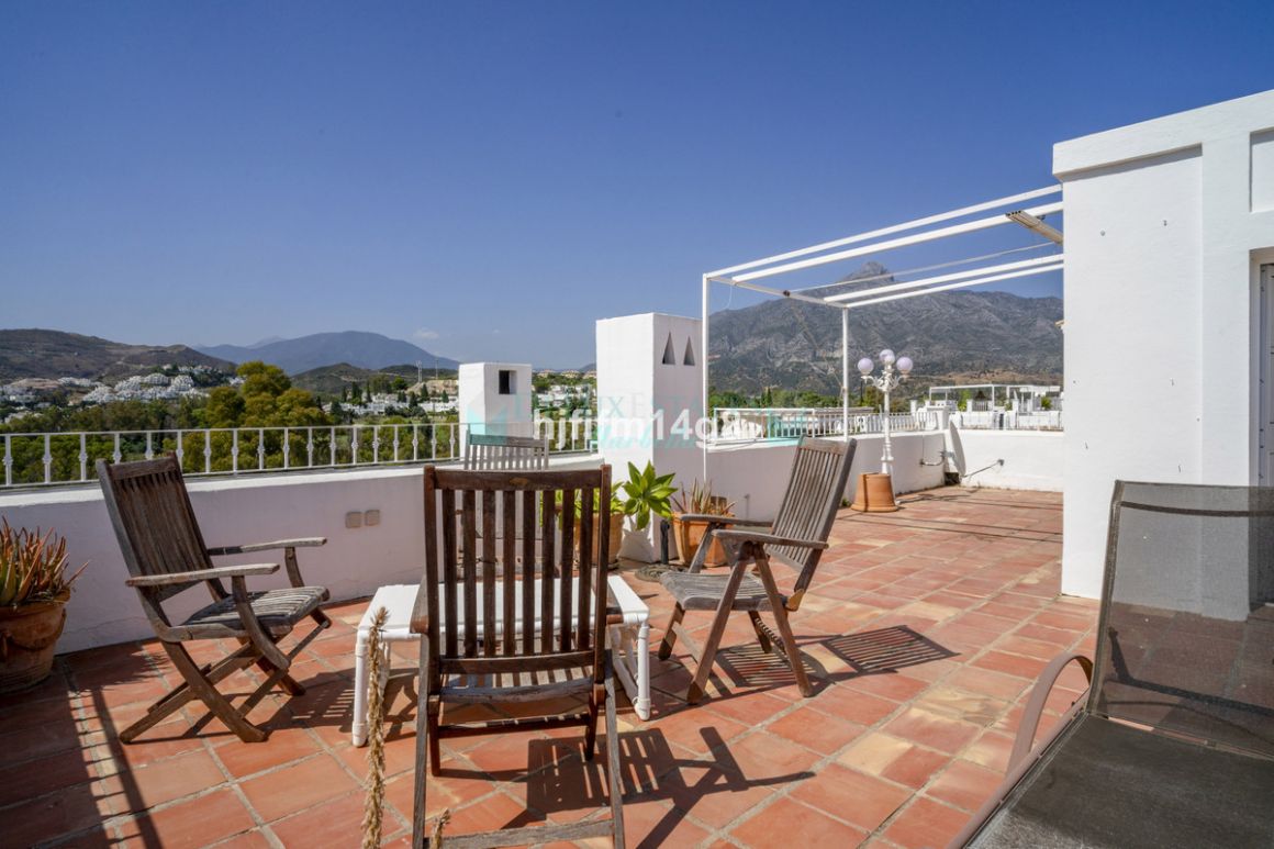 Town House for sale in Nueva Andalucia