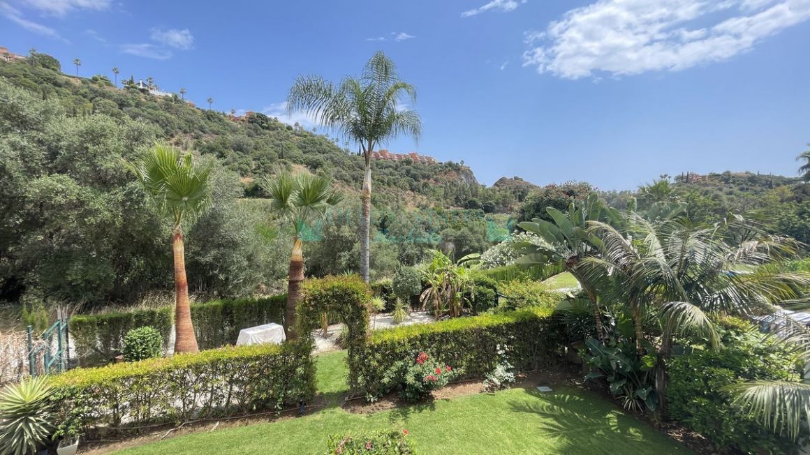 Apartment for sale in Los Arqueros, Benahavis