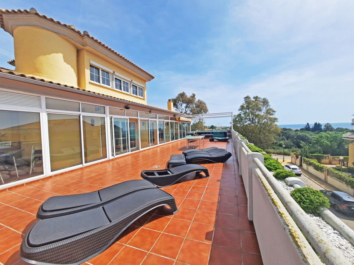 Penthouse for sale in  Cabopino, Marbella East