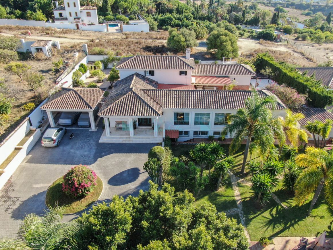 Finca for sale in Estepona