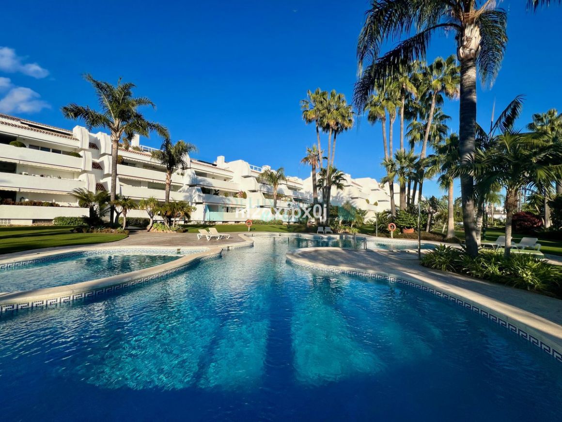 Apartment in Bahia de Marbella, Marbella East