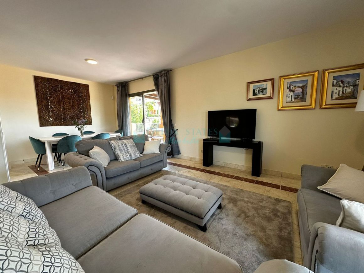 Penthouse for rent in Atalaya, Estepona