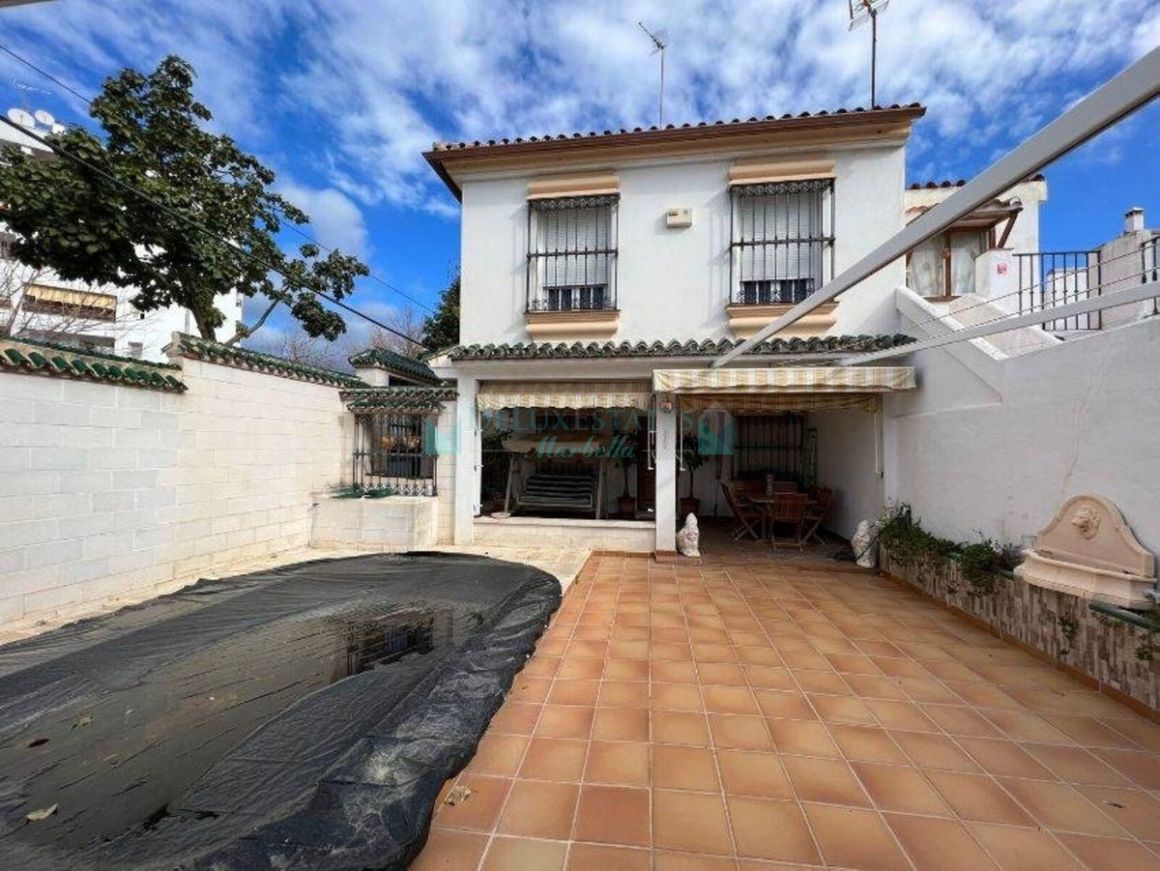 Villa Pareada en venta en  La Campana, Nueva Andalucia