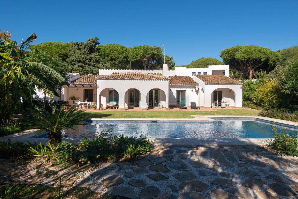 Villa en venta en  Cabopino, Marbella Este