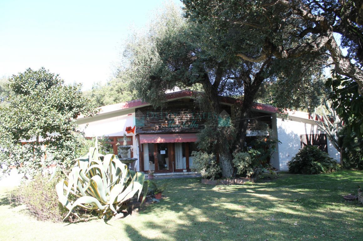 Villa en venta en  Elviria, Marbella Este
