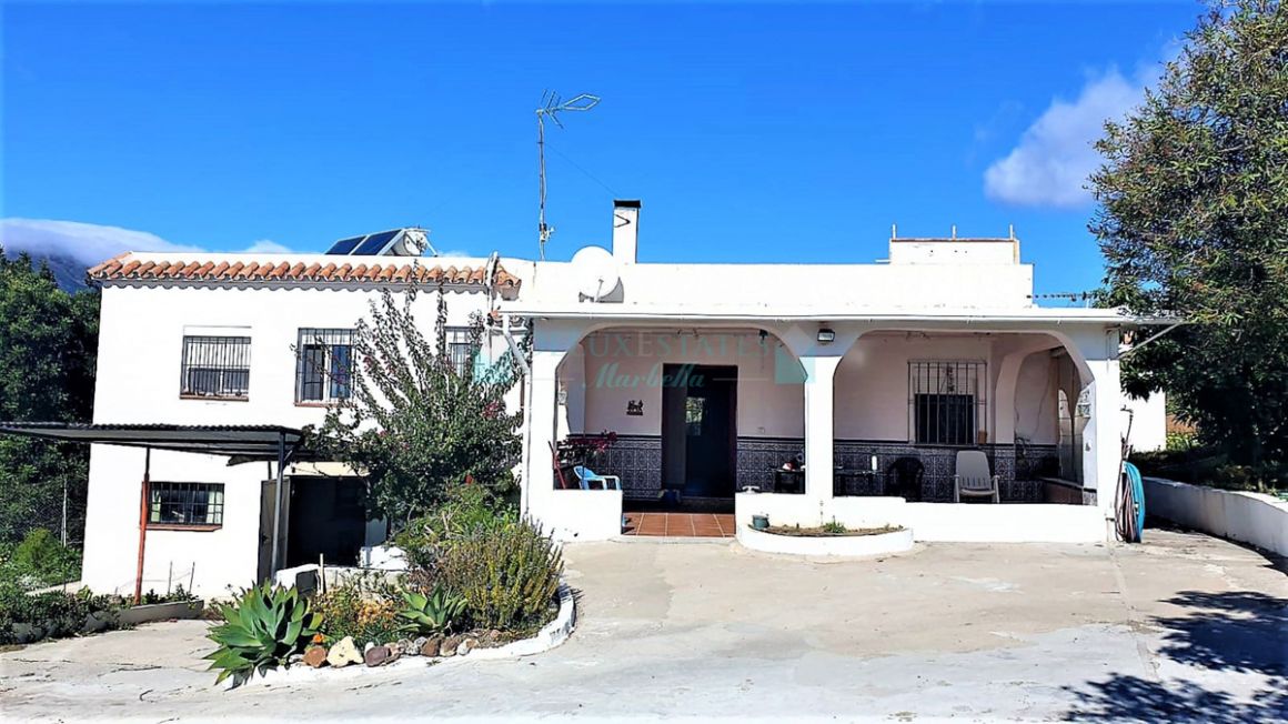 Finca for sale in Estepona
