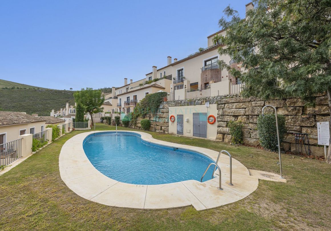 Semi Detached Villa for sale in Benahavis