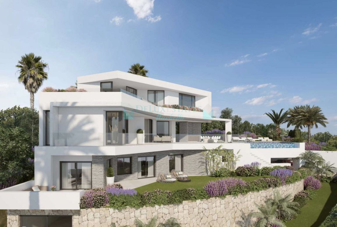 Villa for sale in Elviria, Marbella East