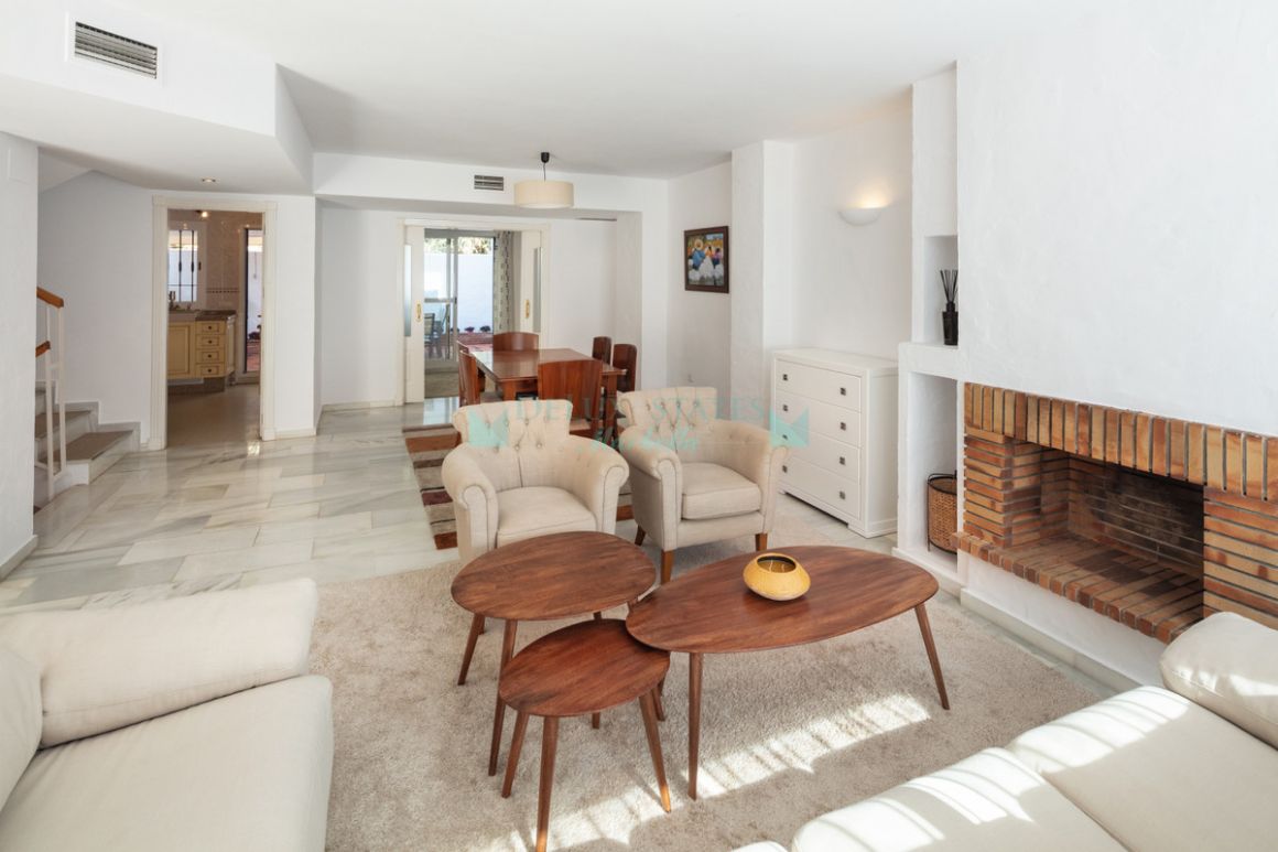 Town House for sale in Nueva Andalucia