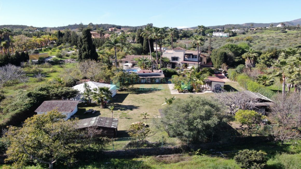 Finca for sale in Estepona