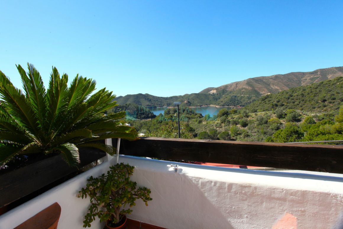 Town House for sale in Istan
