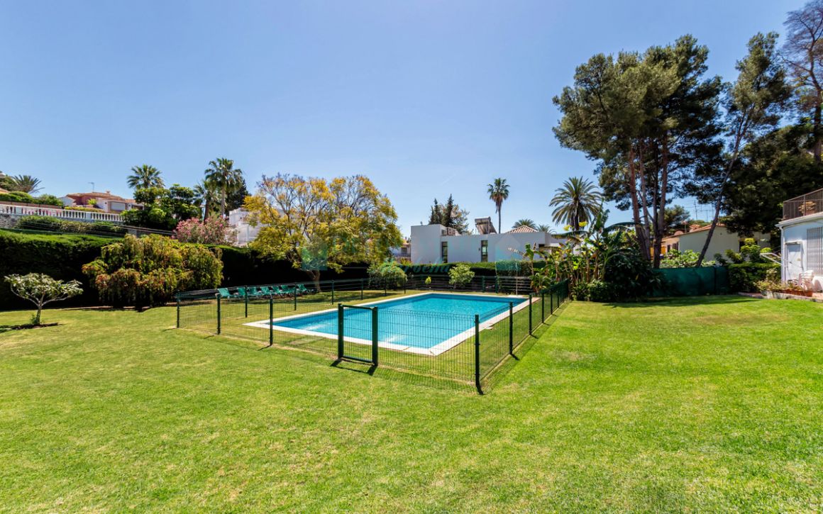 Town House for sale in Nueva Andalucia