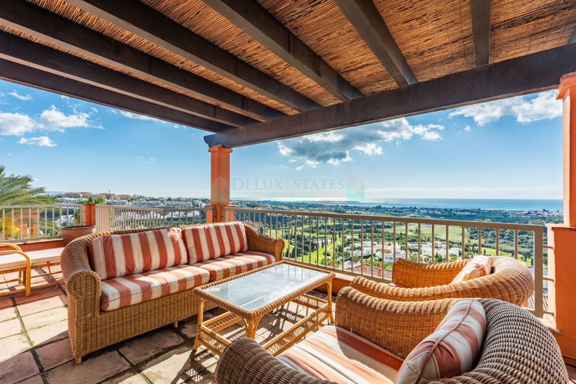 Penthouse for sale in Los Flamingos, Benahavis
