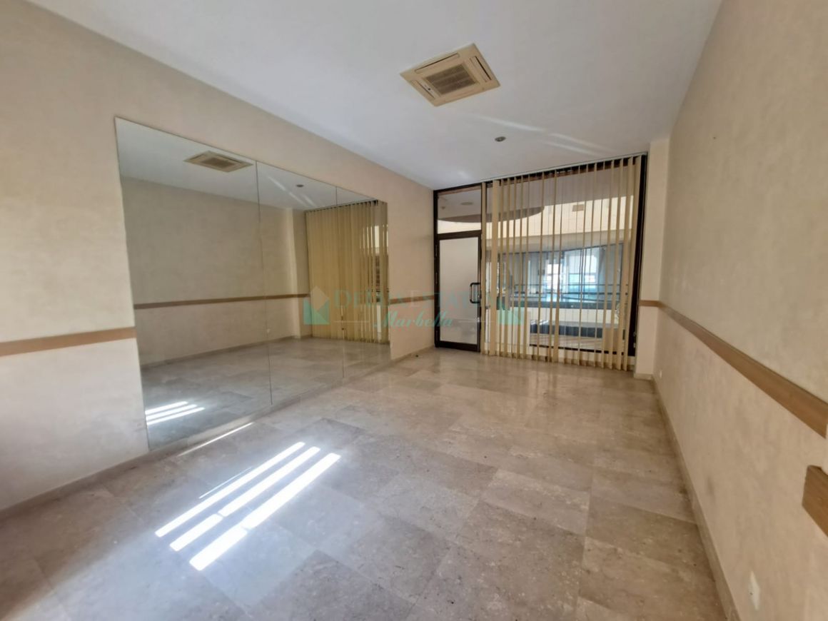 Shopping Centre for sale in Marbella - Puerto Banus