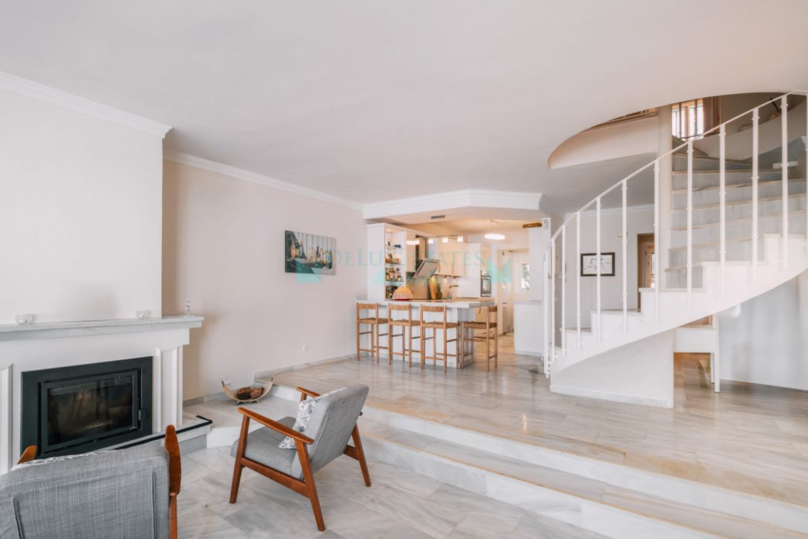 Town House for sale in Nueva Andalucia