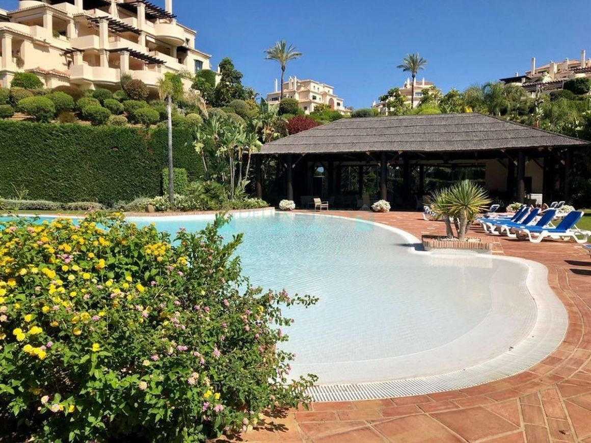 Penthouse for sale in Benahavis