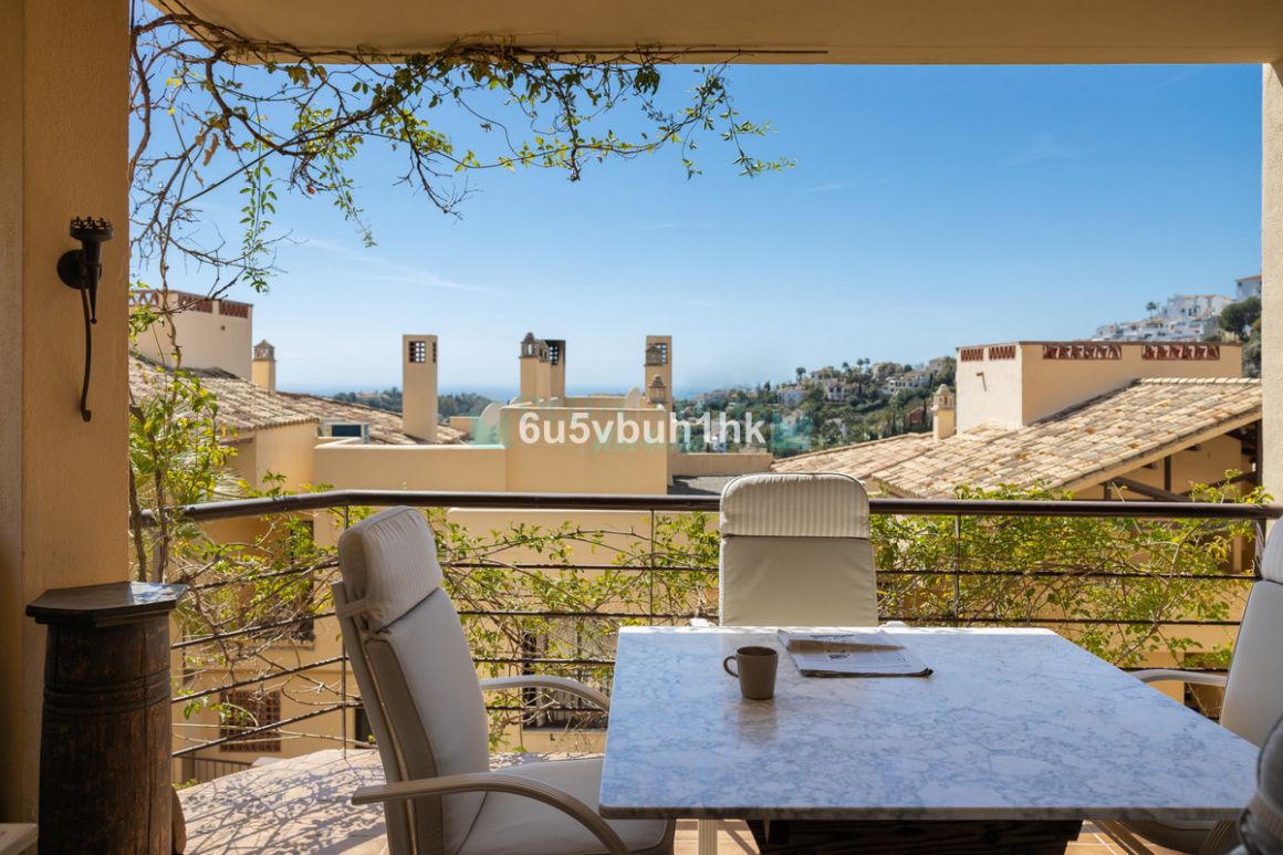 Ground Floor Apartment in Los Arqueros, Benahavis