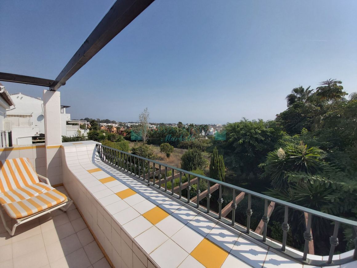 Penthouse for sale in El Paraiso, Estepona