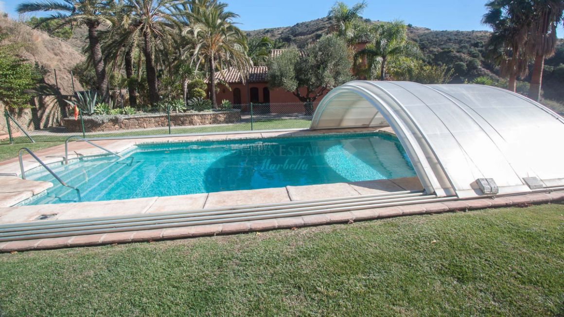 Finca for sale in Estepona