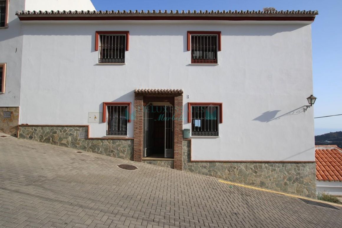 Town House for sale in Ojen
