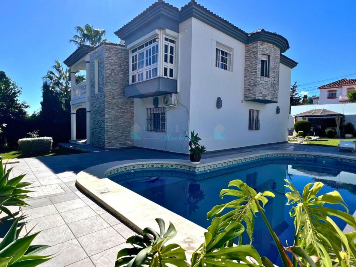 Villa for sale in Estepona