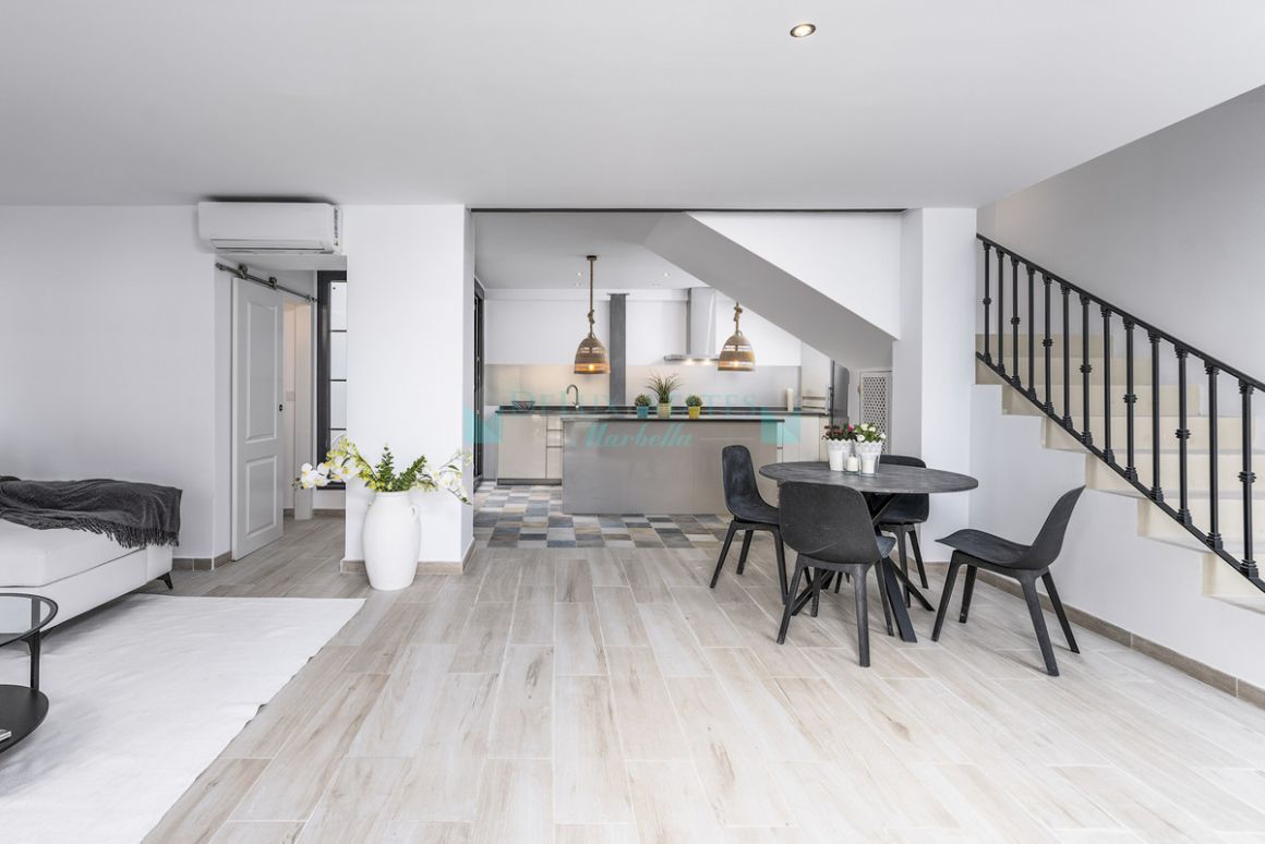 Town House for sale in Estepona
