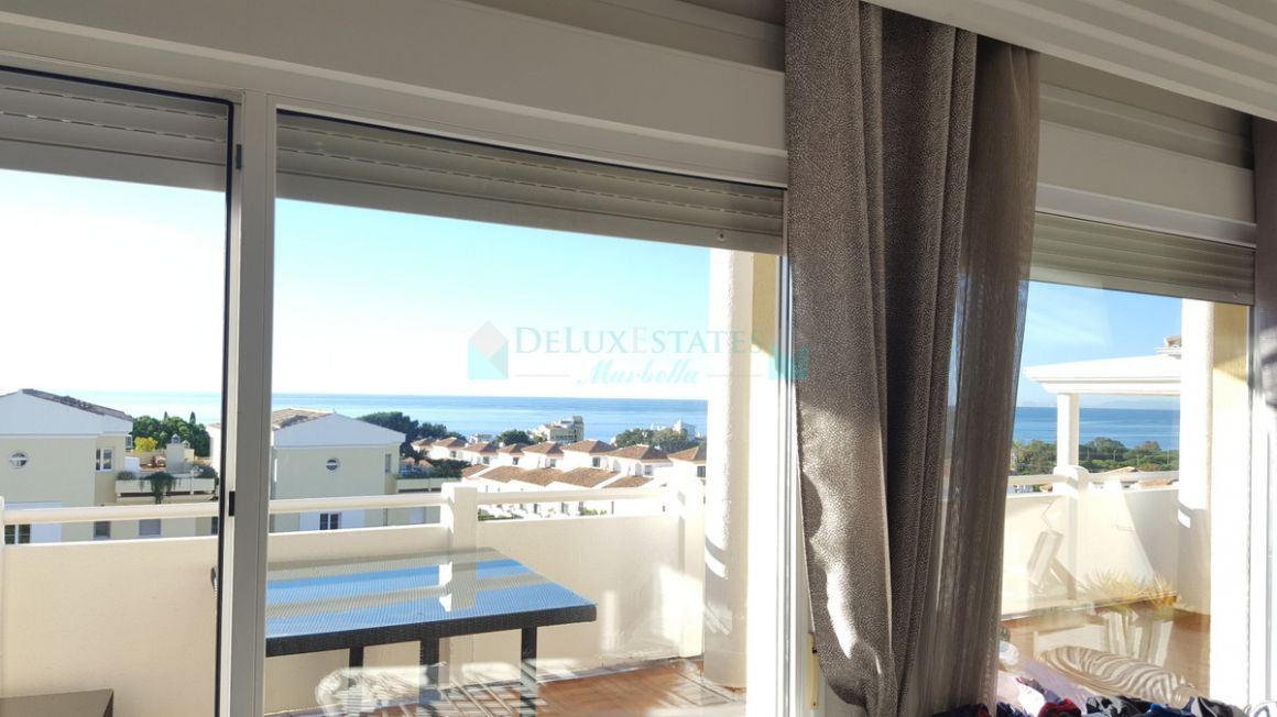Penthouse for sale in Cabopino, Marbella East