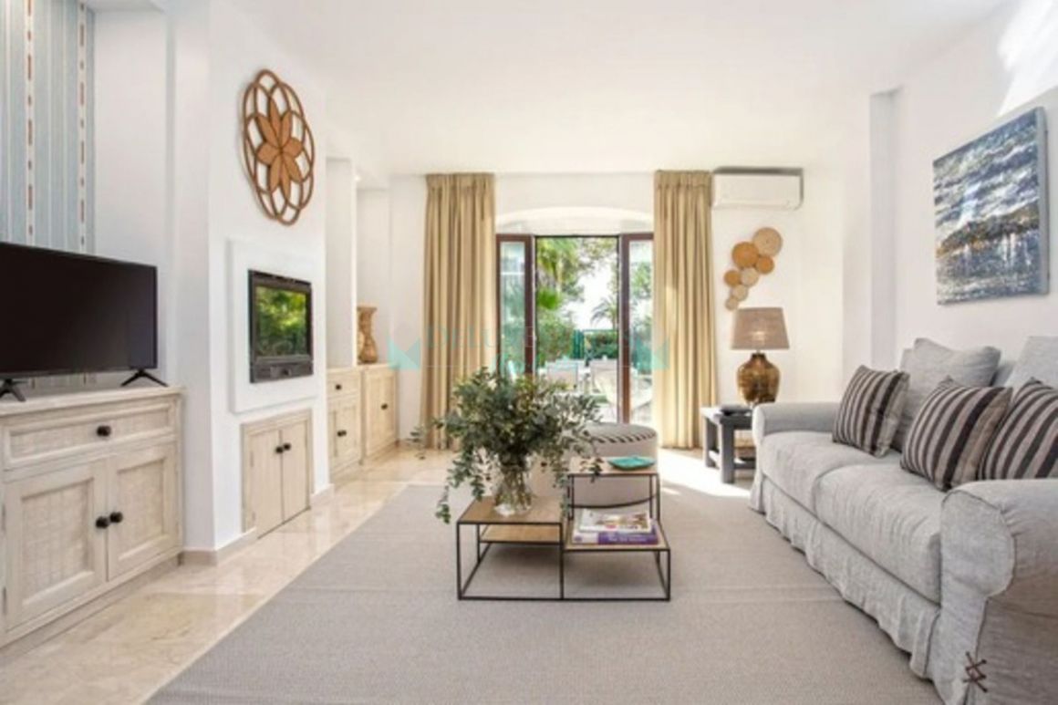 Town House for sale in Estepona