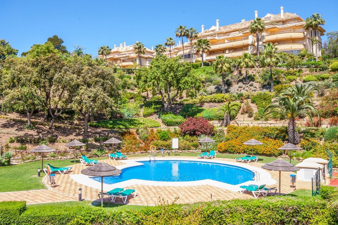 Penthouse for sale in Elviria, Marbella East