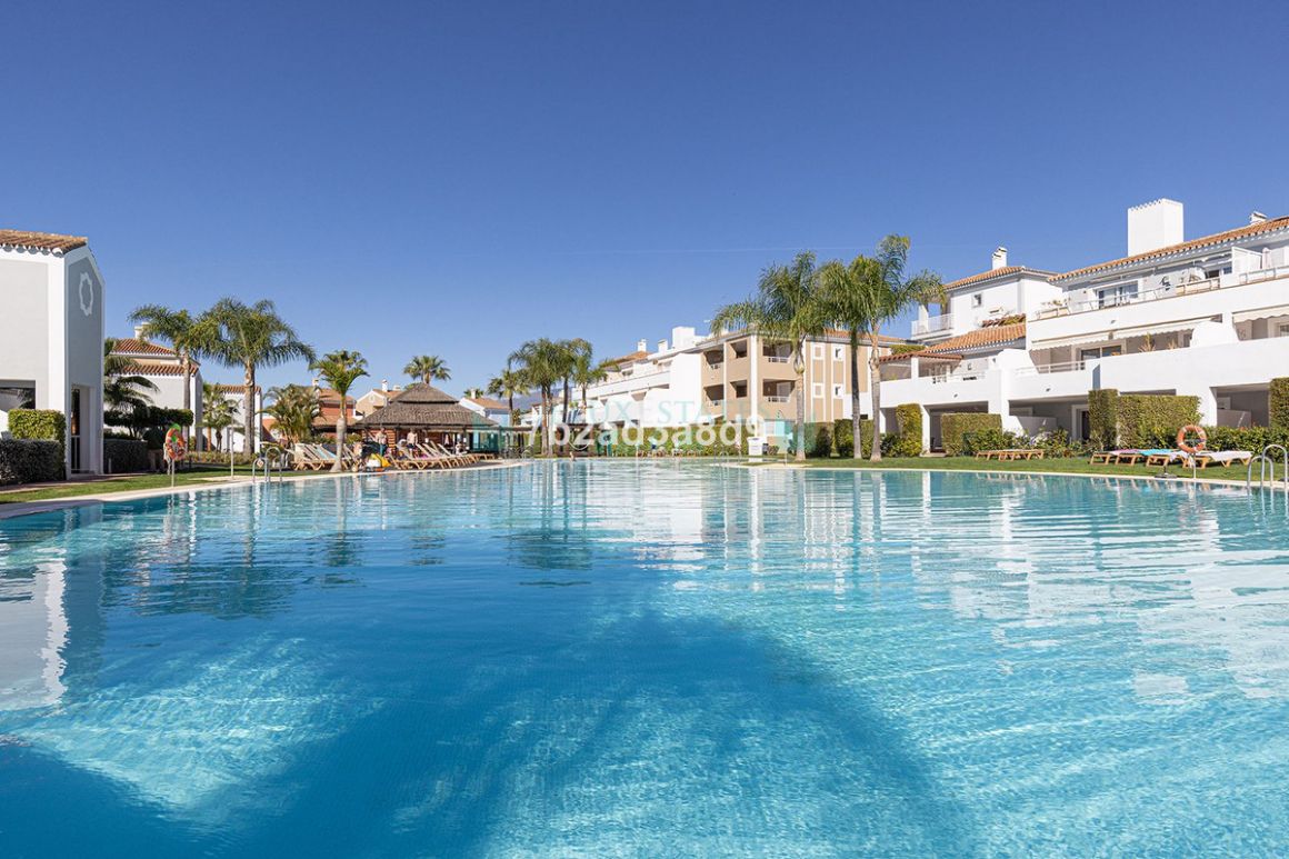 Penthouse for sale in New Golden Mile, Estepona