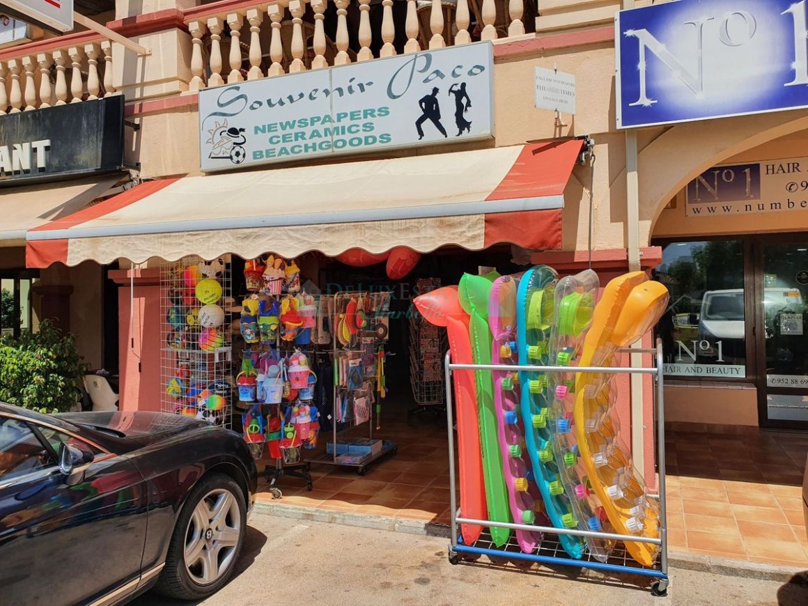 Centro Comercial en venta en  Benavista, Estepona